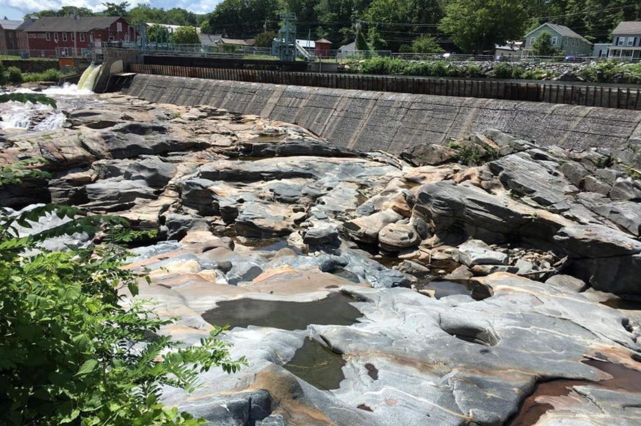 Blooming Inn Shelburne Falls Eksteriør billede