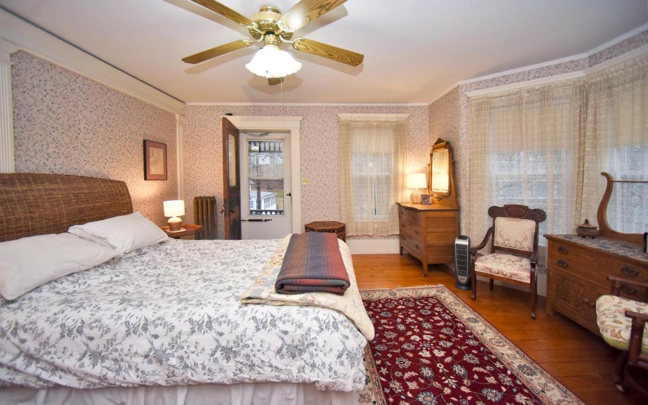 Blooming Inn Shelburne Falls Eksteriør billede