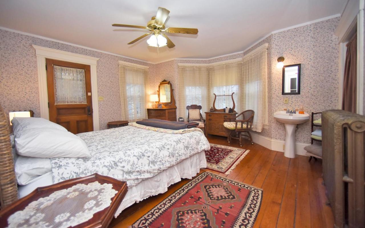 Blooming Inn Shelburne Falls Eksteriør billede